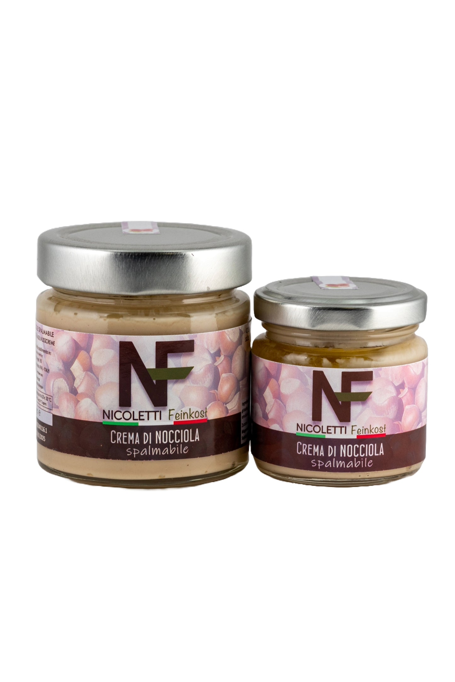 Zwei Gläser Crema di Nocciola: 230g und 100g, hergestellt in Sizilien für Nicoletti Feinkost Schongau aus hochwertigen Haselnüssen, handwerkliche Haselnusscreme mit intensivem, aromatischem Geschmack, ideal als Aufstrich, in Desserts oder pur.