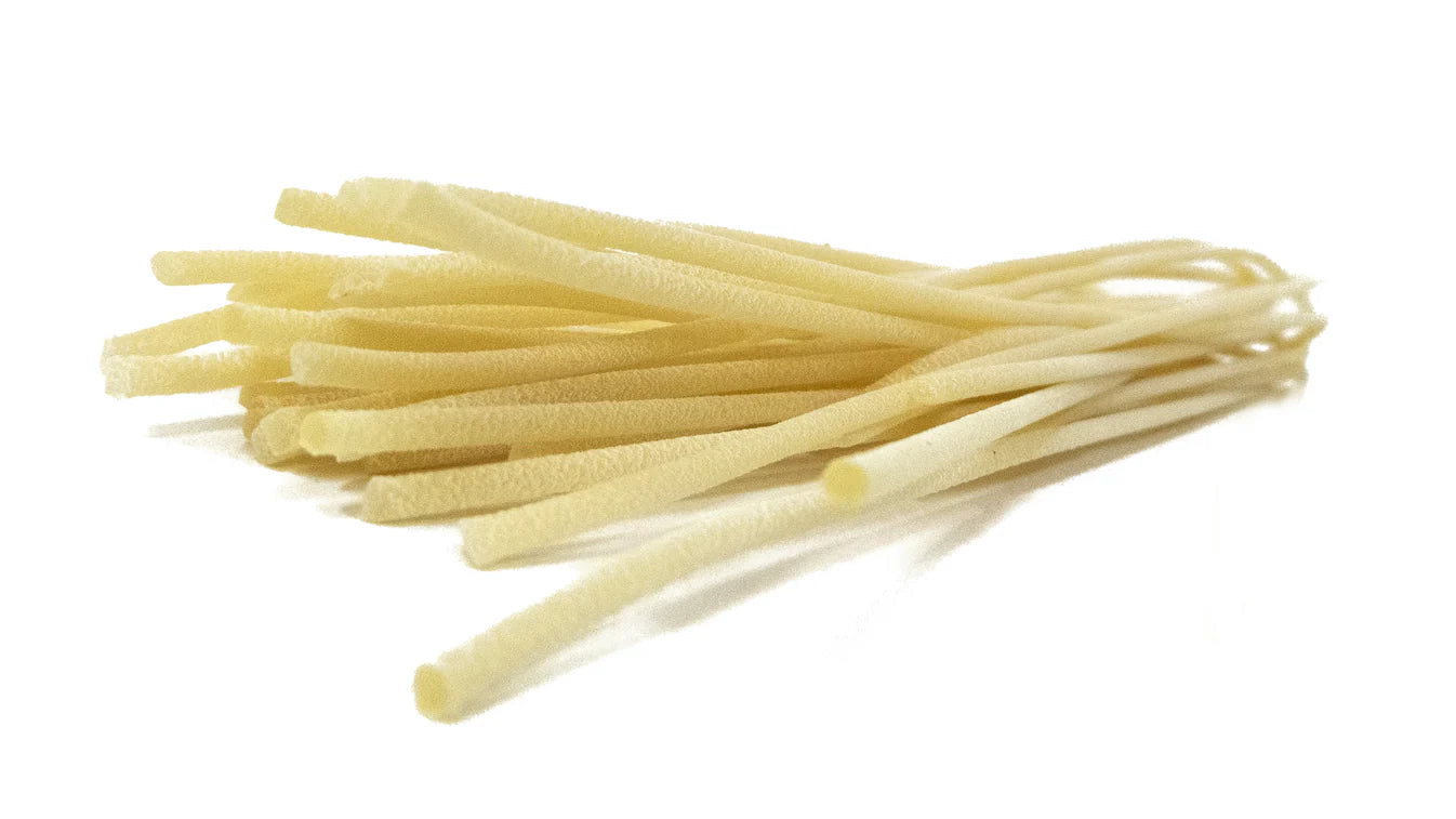 Lose Spaghetti Pasta Artigianale aus Sizilien – handwerklich hergestellt mit rauer Oberfläche, ideal zur Aufnahme von Sauce.