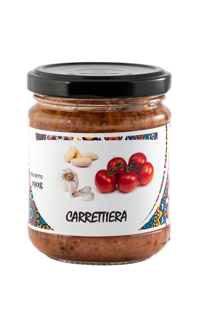 Sizilianisches Pesto Carrettiera im Glas mit Tomaten Knoblauch Mandeln